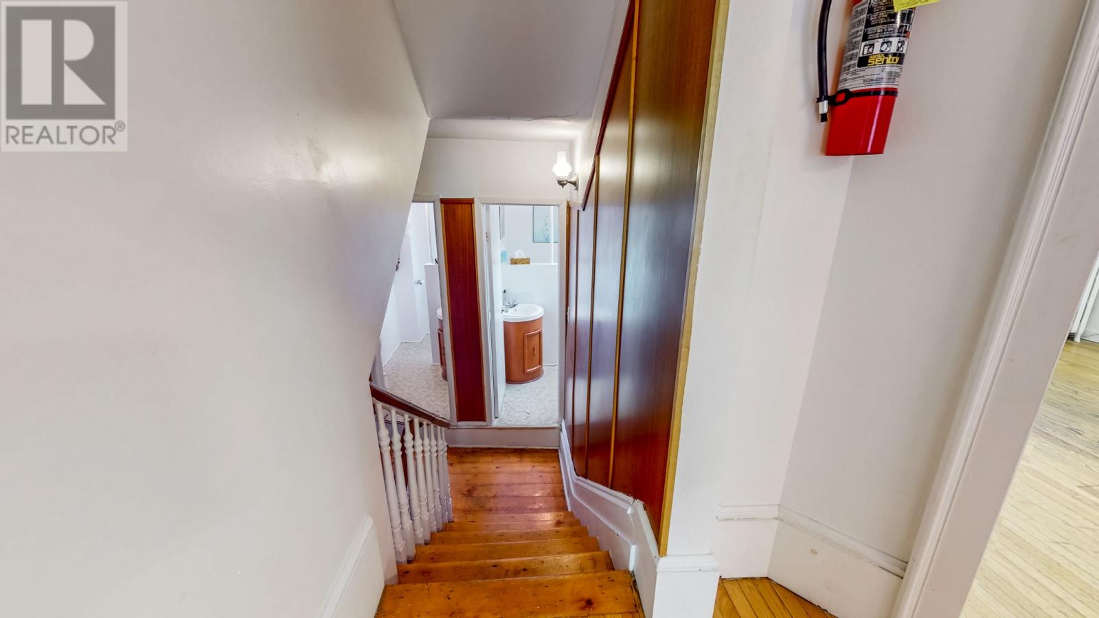28 COCHRANE Street - 29