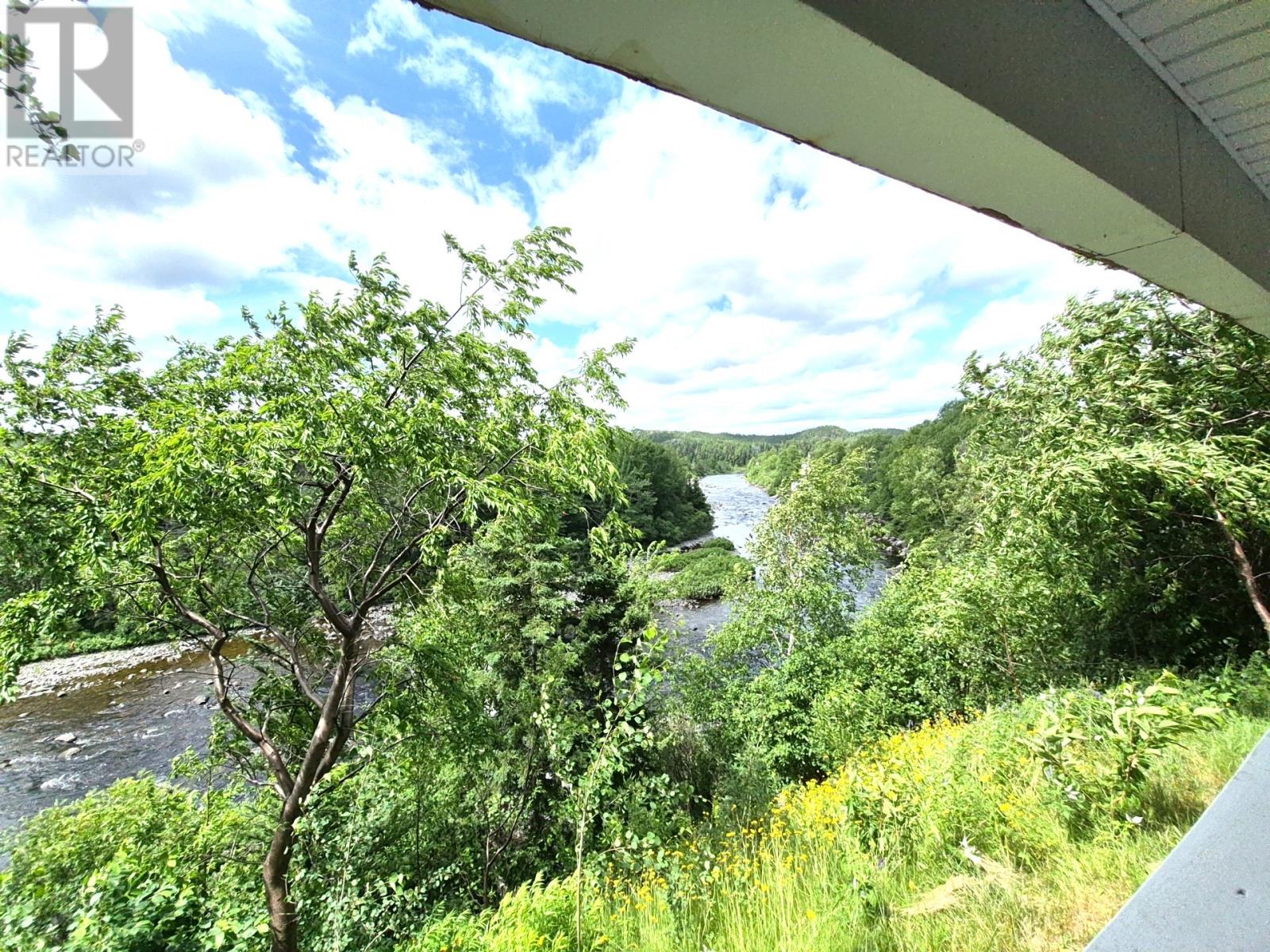 82 Main Street - Image 37