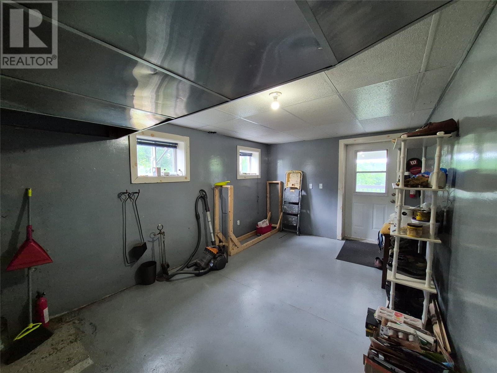 82 Main Street - Image 40