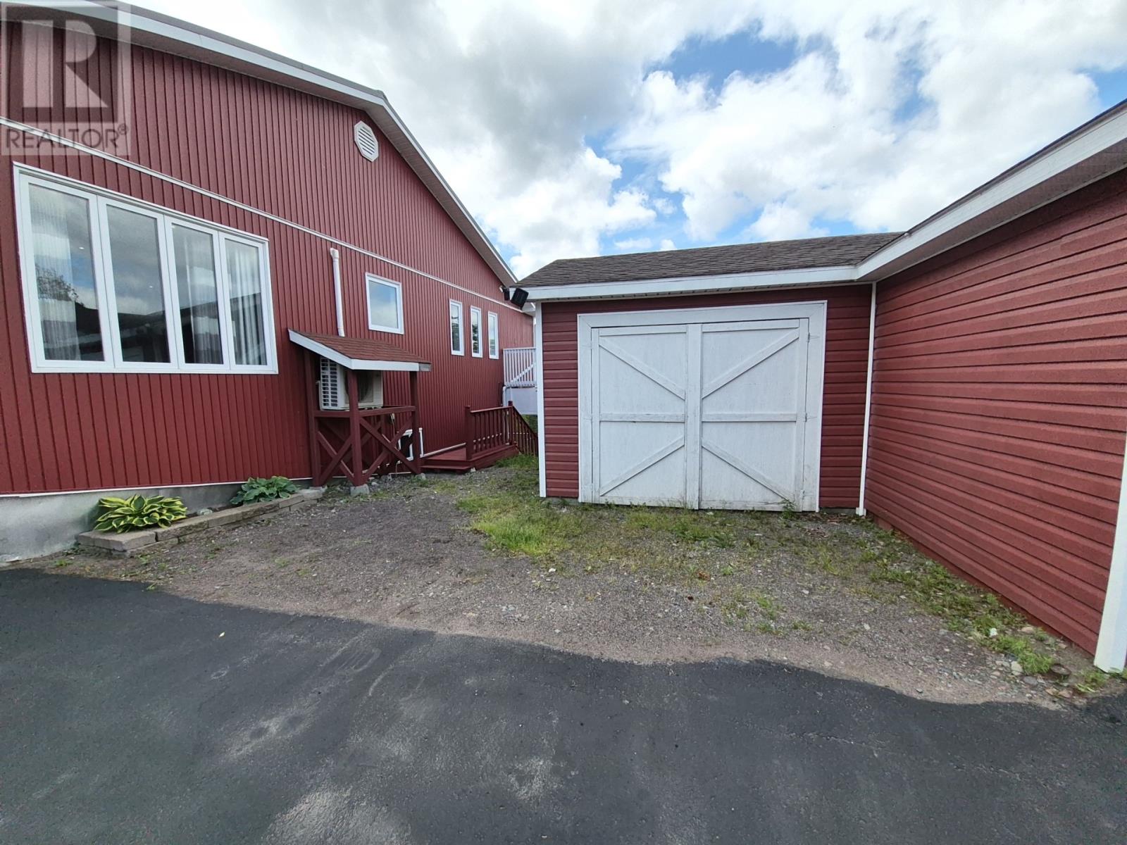 82 Main Street - Image 44
