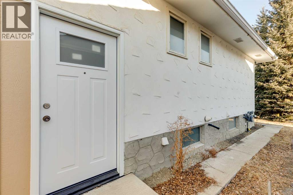3394 Breton Close NW - 33