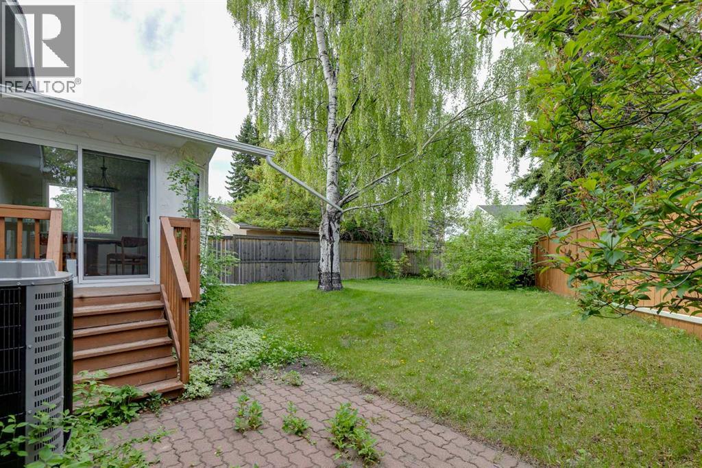 3394 Breton Close NW - 32