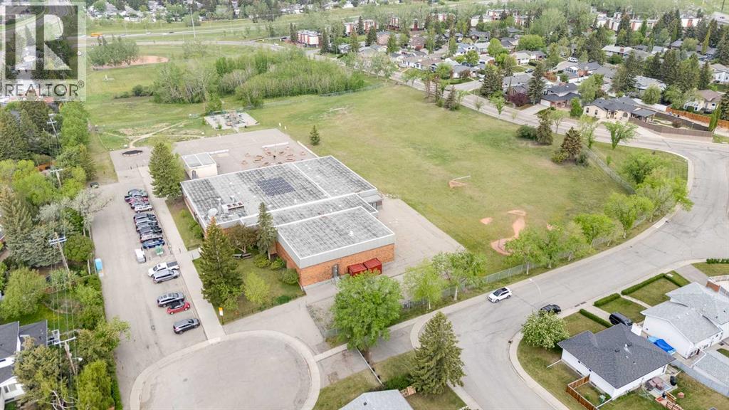 3394 Breton Close NW - 39