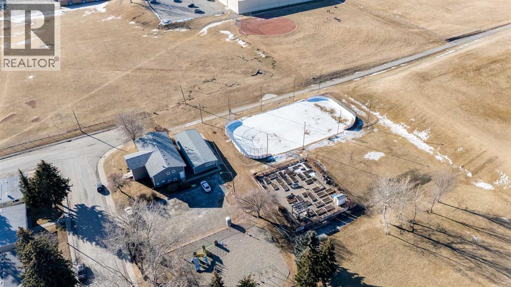 3394 Breton Close NW - 45