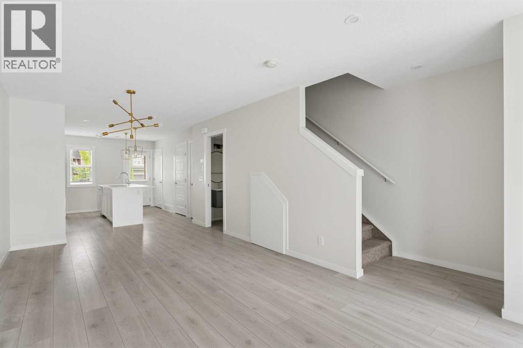 469 Cranbrook Square SE - 4