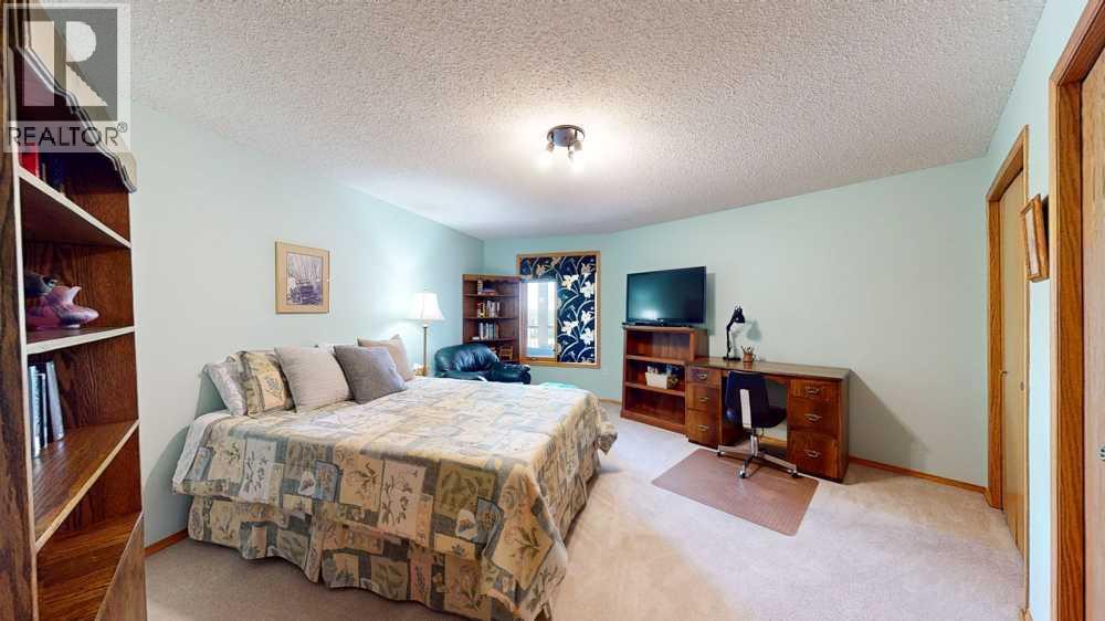 #6 1165 16 Street NE - 18