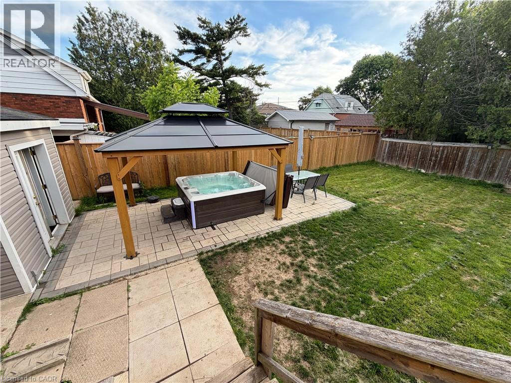 94 HOWARD Avenue - 27