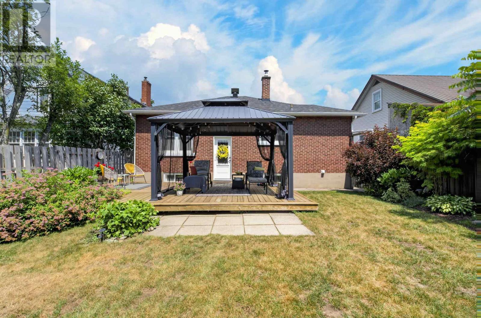 43 Forest AVE - 34