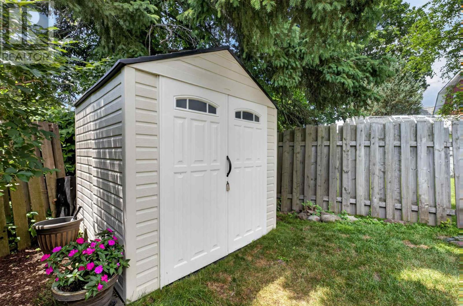 43 Forest AVE - 39