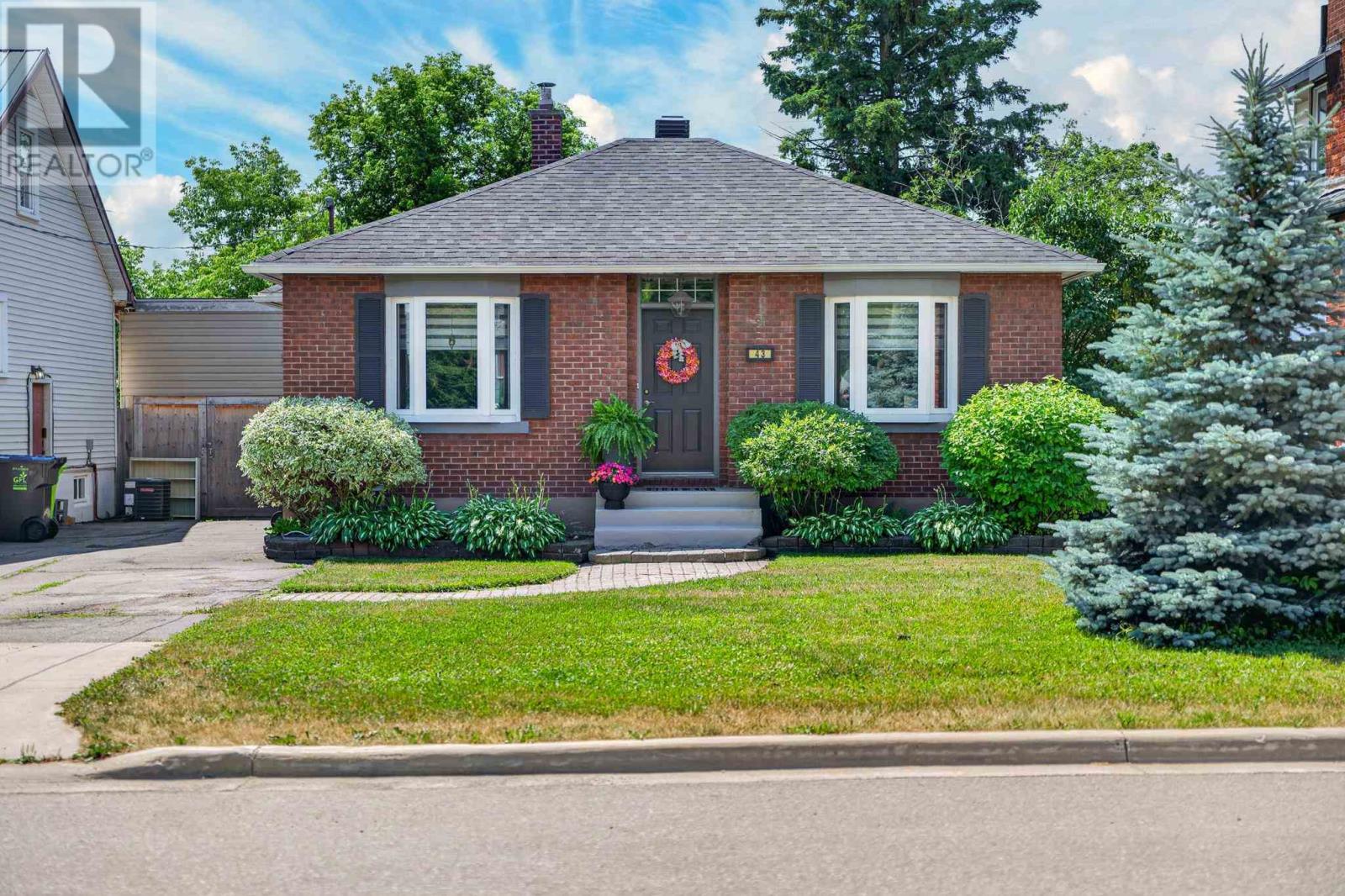 43 Forest AVE - 40