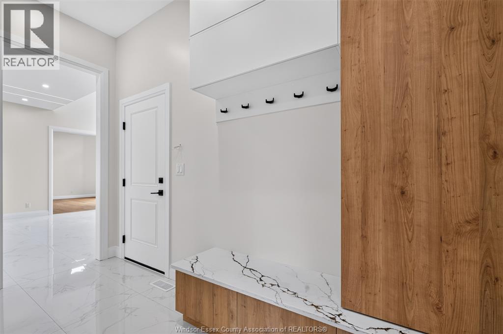5325 HURON CHURCH LINE - Image 21