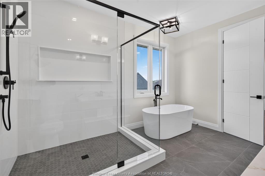 5325 HURON CHURCH LINE - Image 33