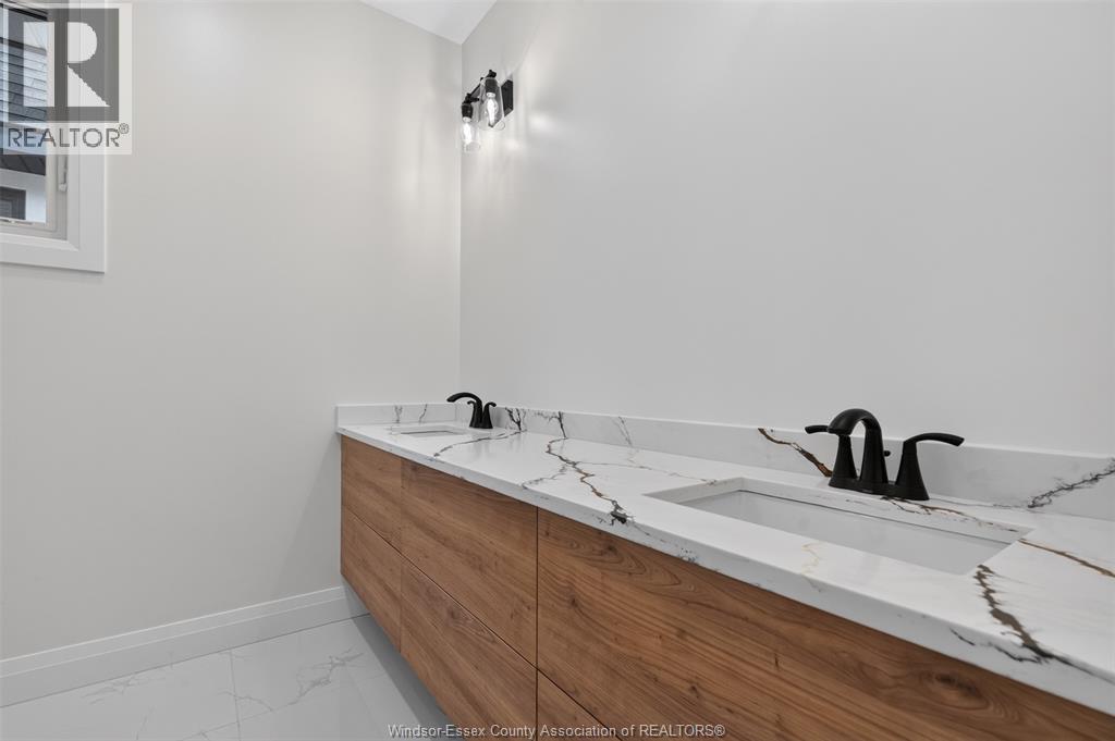 5325 HURON CHURCH LINE - Image 40