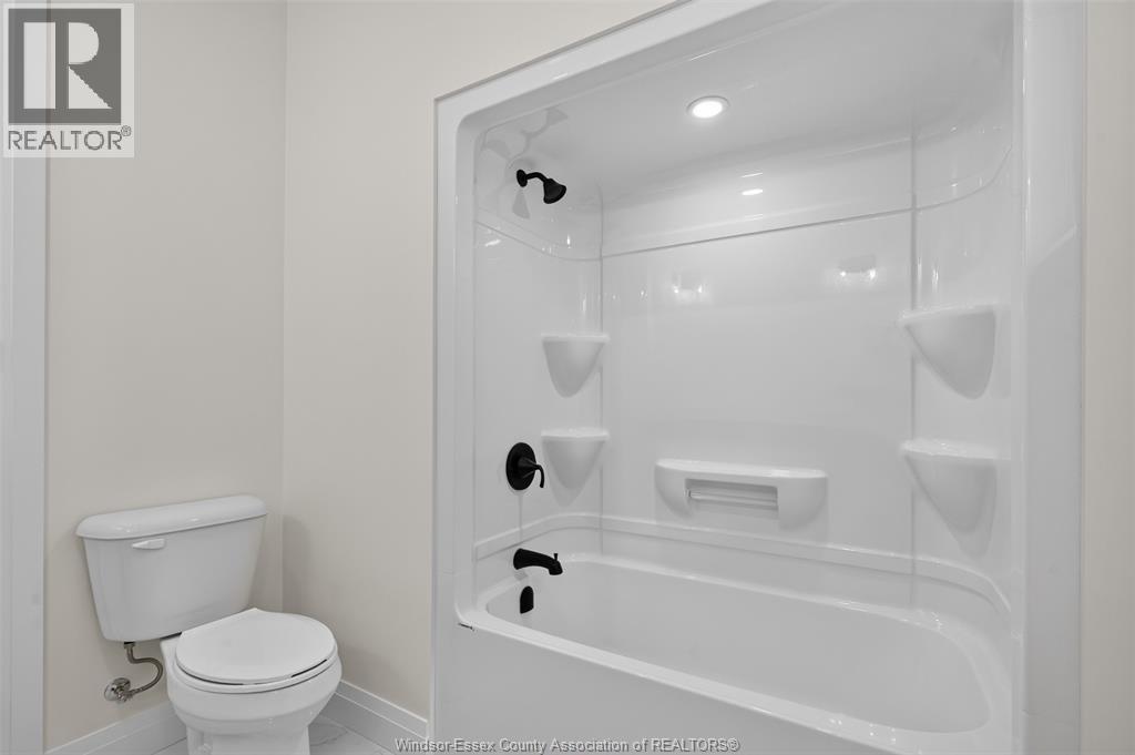 5325 HURON CHURCH LINE - Image 41