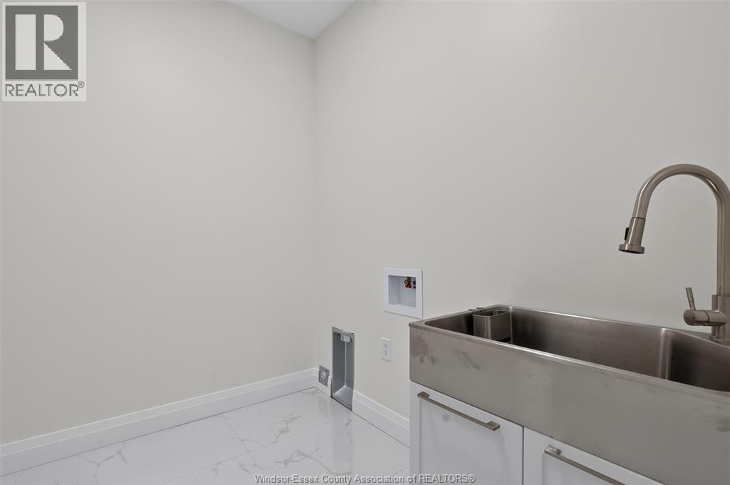 5325 HURON CHURCH LINE - Image 45