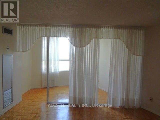 #2106 3700 KANEFF CRESCENT - 7