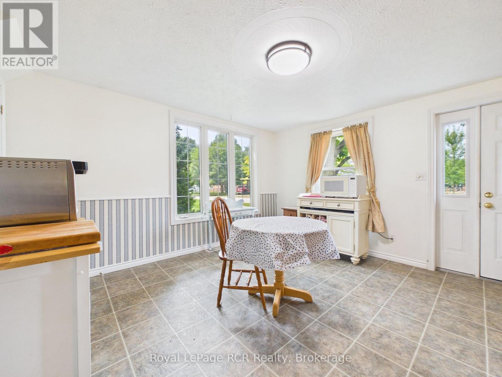 2055 PRINCESS STREET S - 14