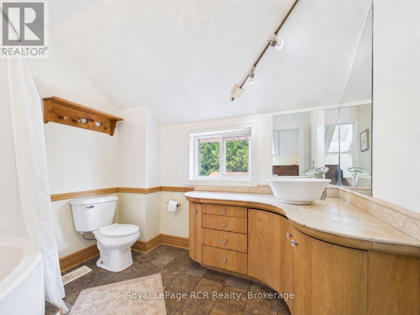 2055 PRINCESS STREET S - 24