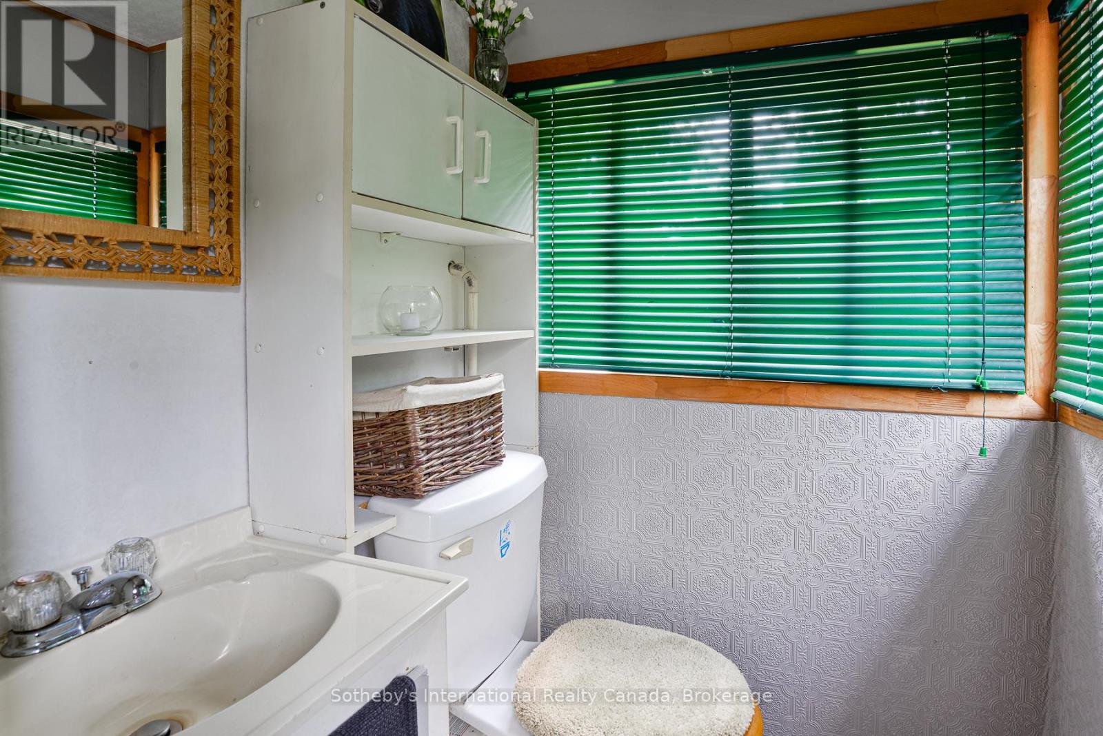 1079 HEWLITT ROAD - 12