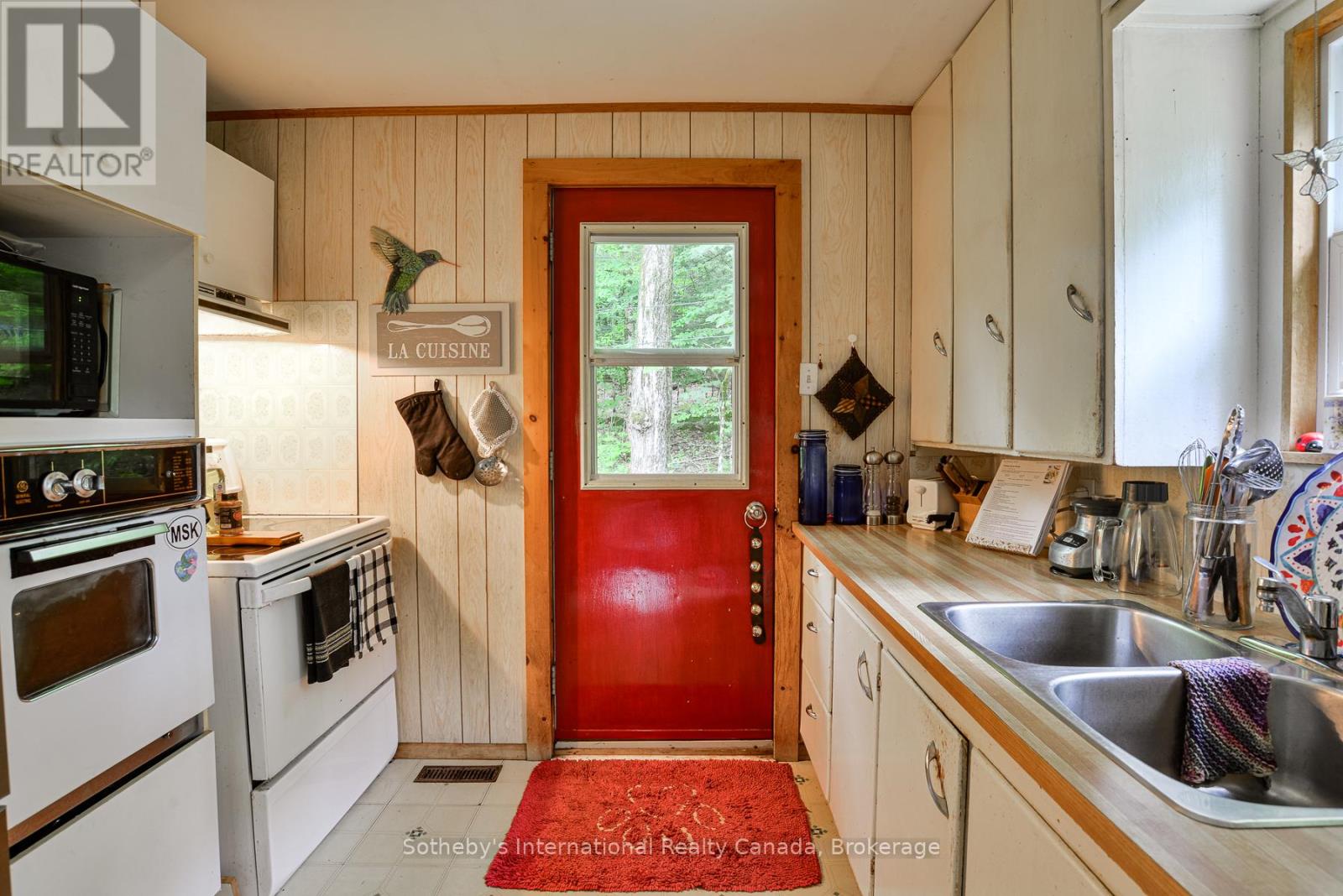 1079 HEWLITT ROAD - 8