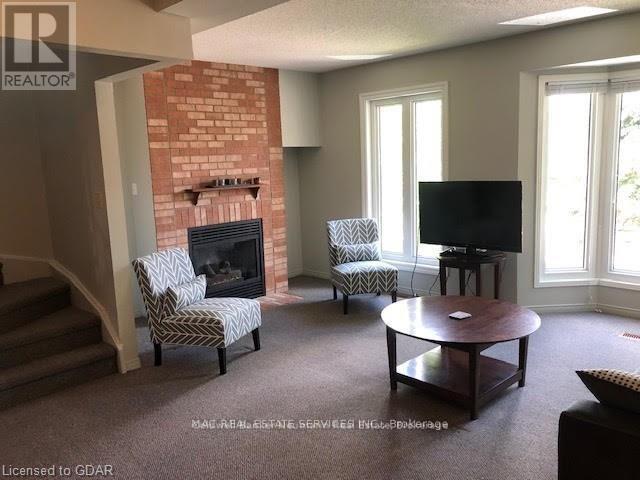 3 - 302 COLLEGE AVENUE W