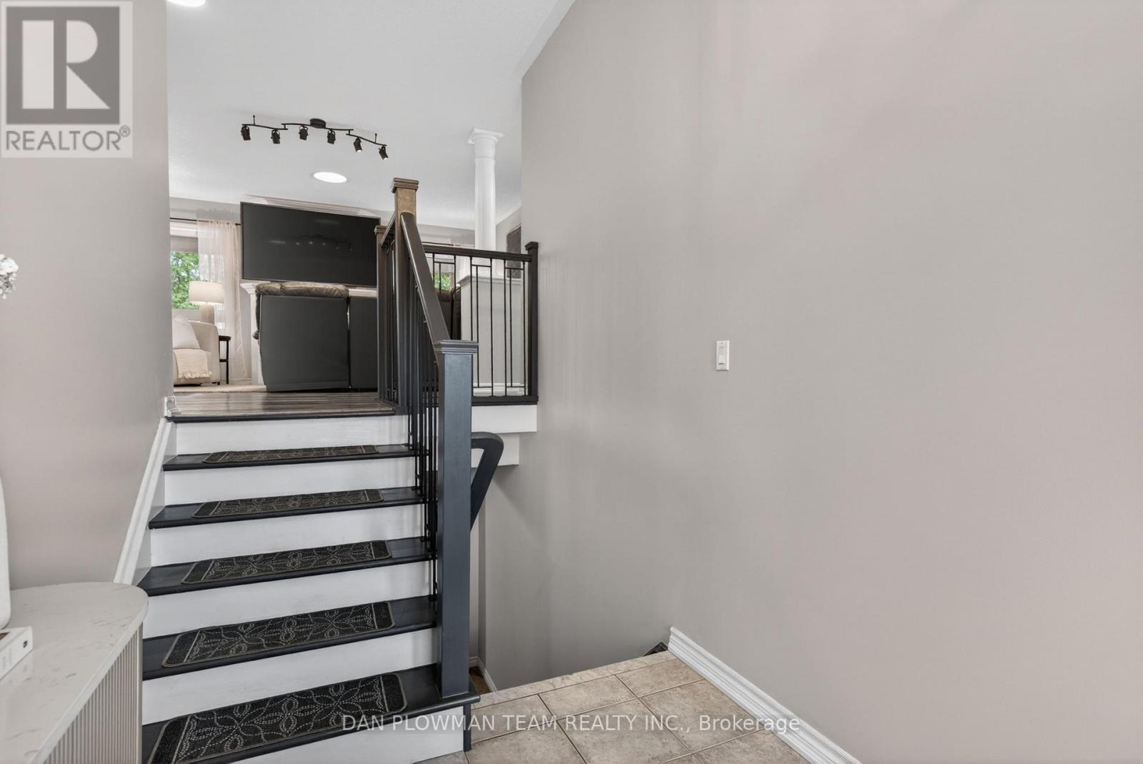 10 SPRINGBANK ROAD - 7