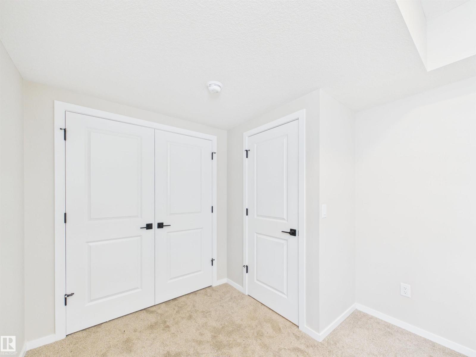 1100 MCLEOD AV - 37