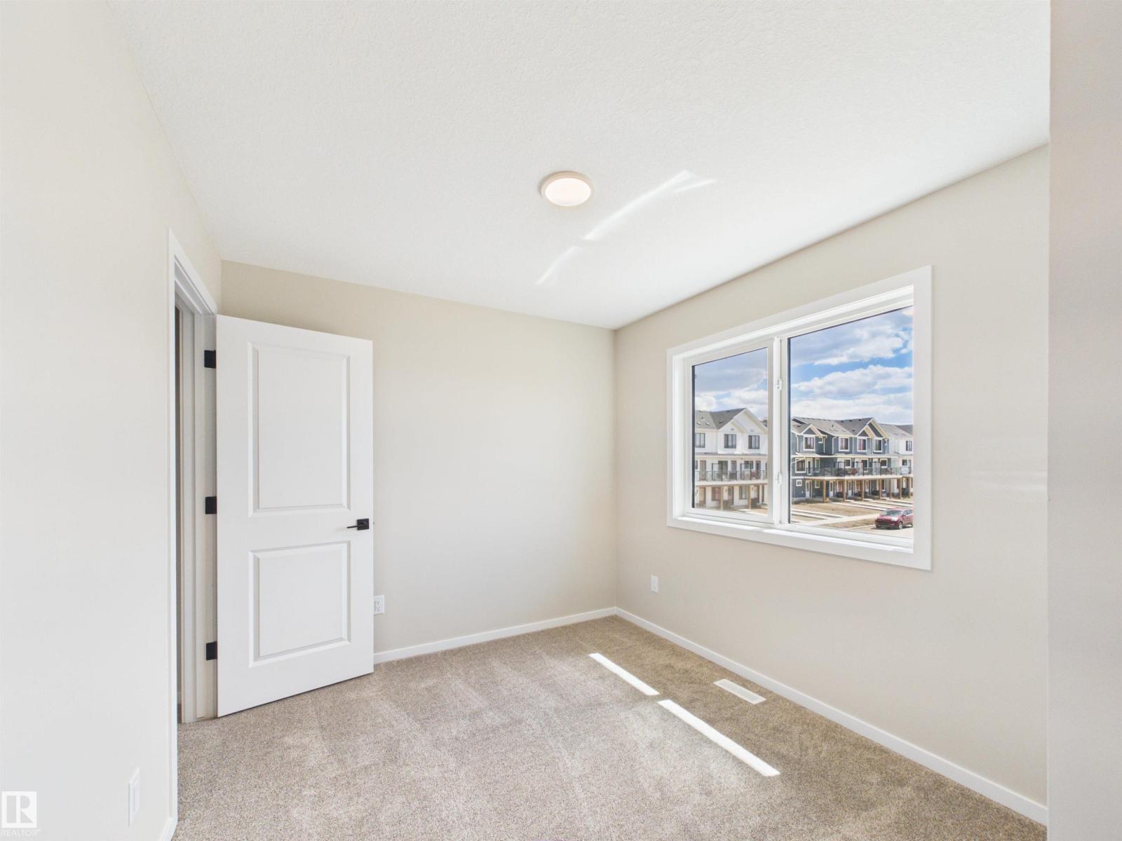 1100 MCLEOD AV - 13