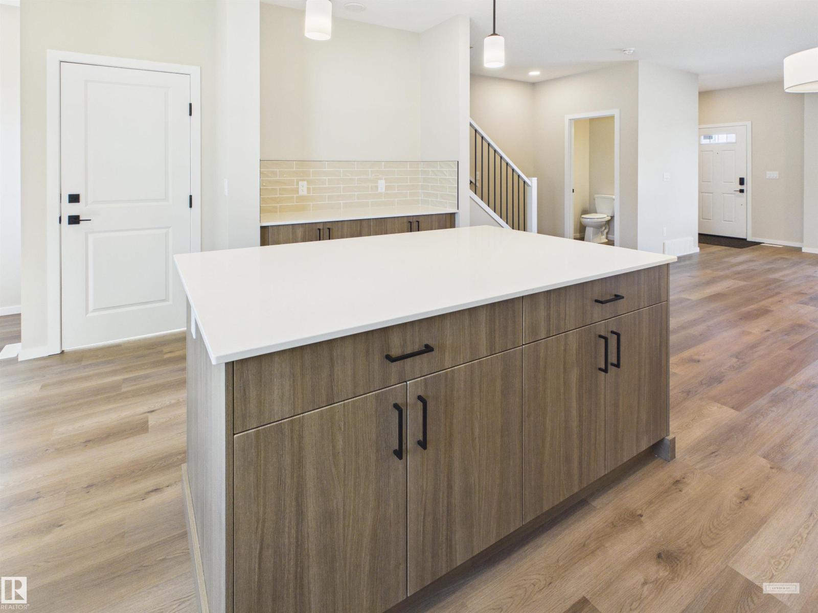 1100 MCLEOD AV - 8