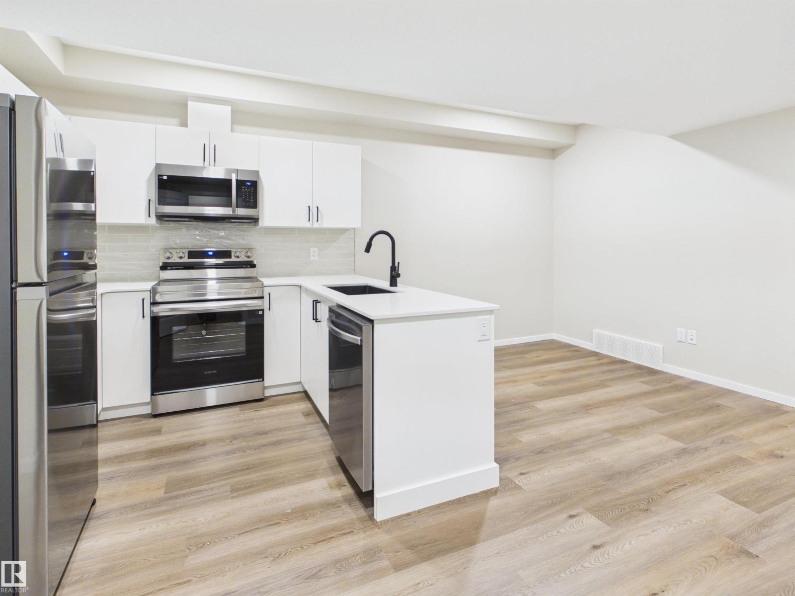 1100 MCLEOD AV - 32