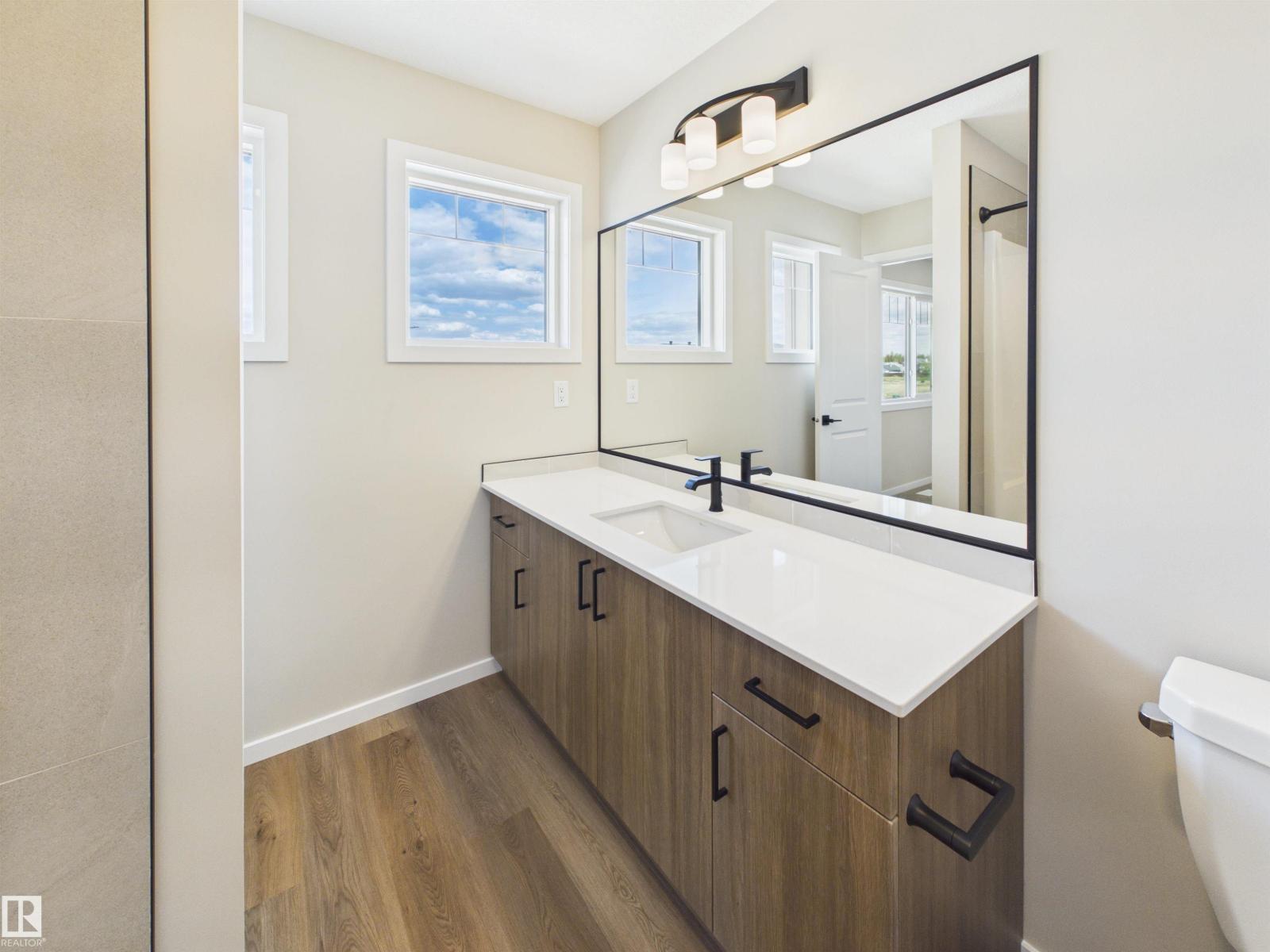 1100 MCLEOD AV - 26