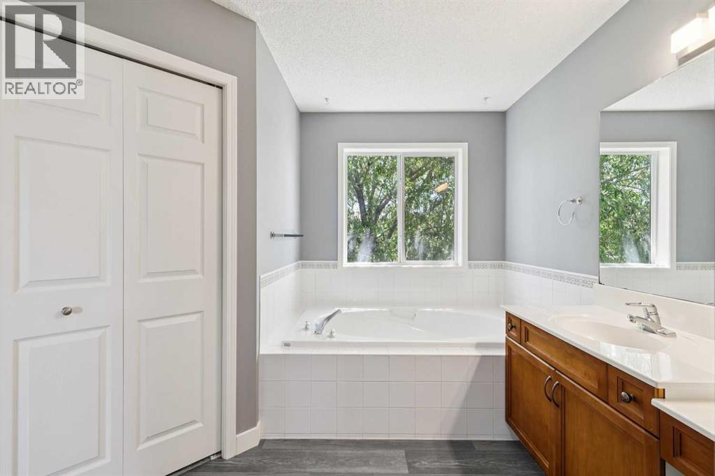 137 Prestwick Mews SE - 24