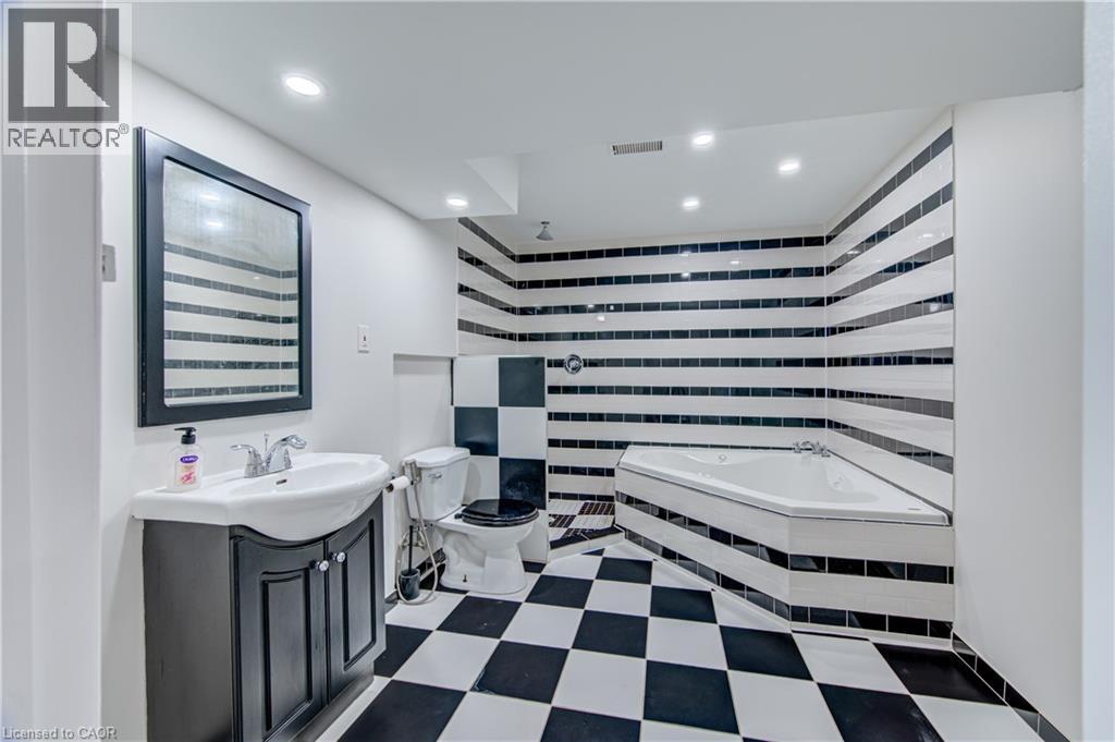 15 CHESTER Drive - Image 28
