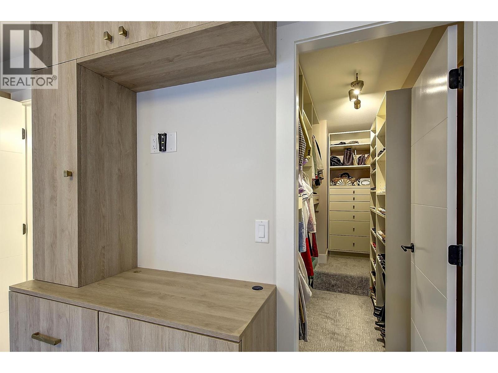 #3 877 Morrison Avenue - 31