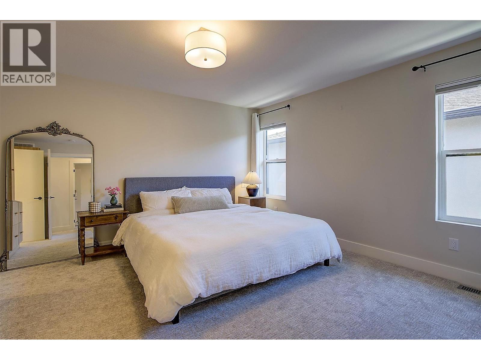 #3 877 Morrison Avenue - 25