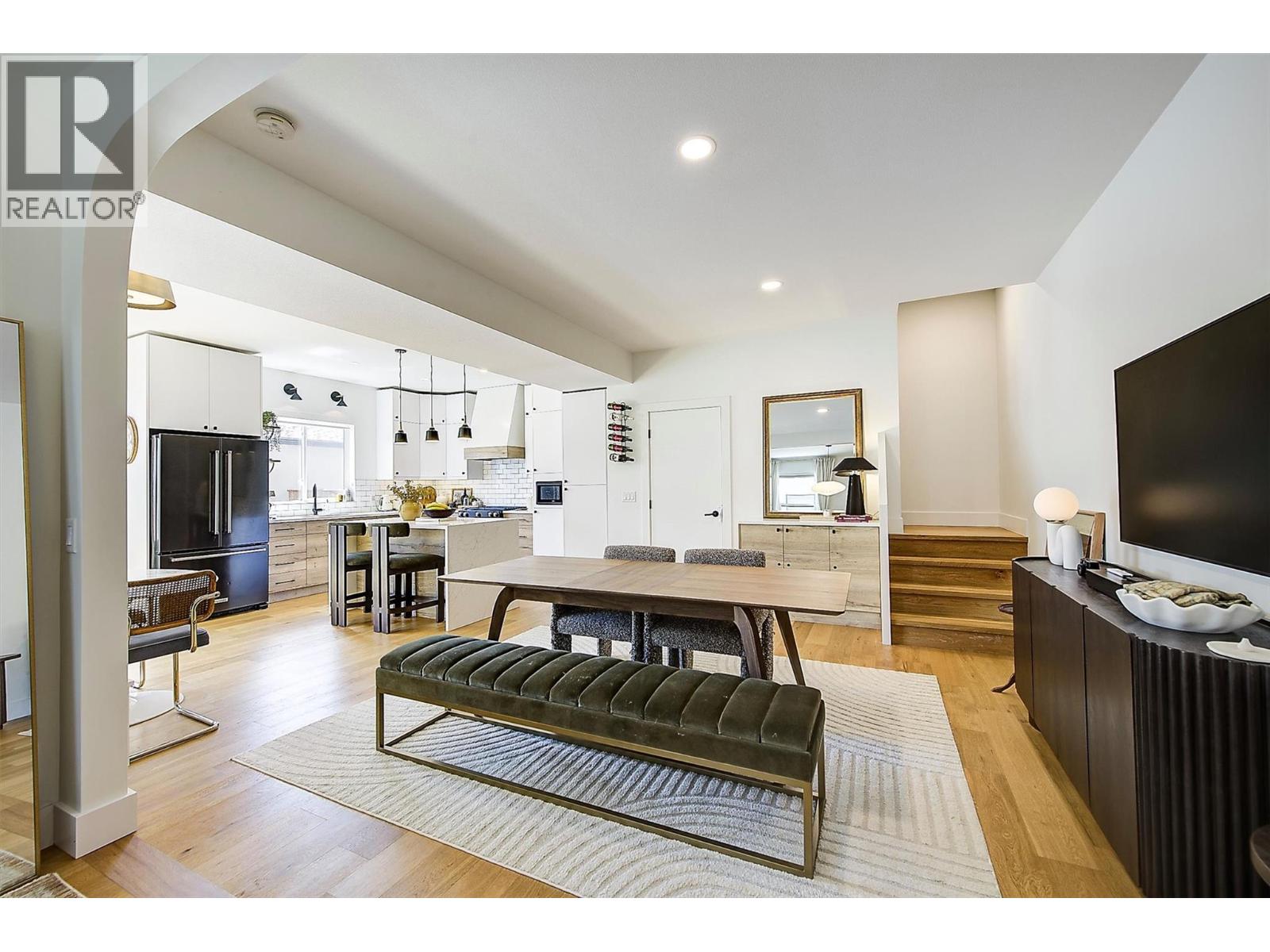 #3 877 Morrison Avenue - 16