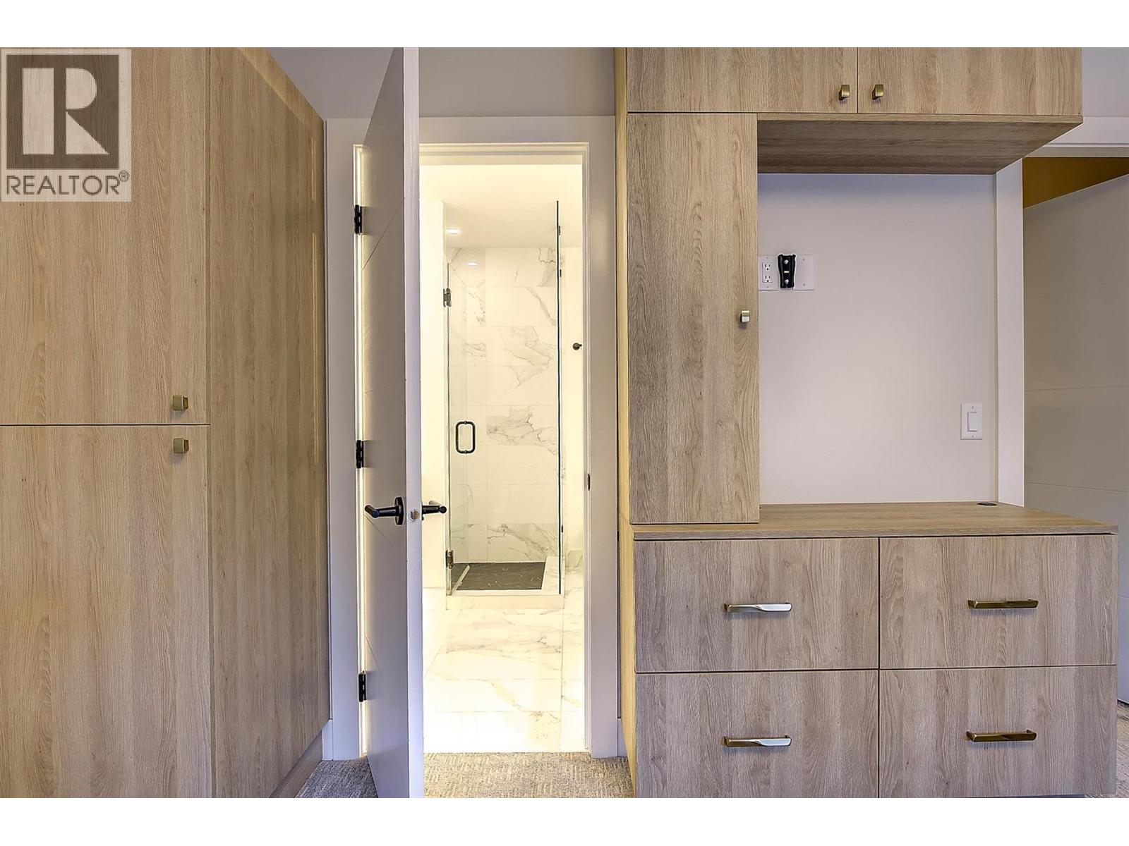 #3 877 Morrison Avenue - 35