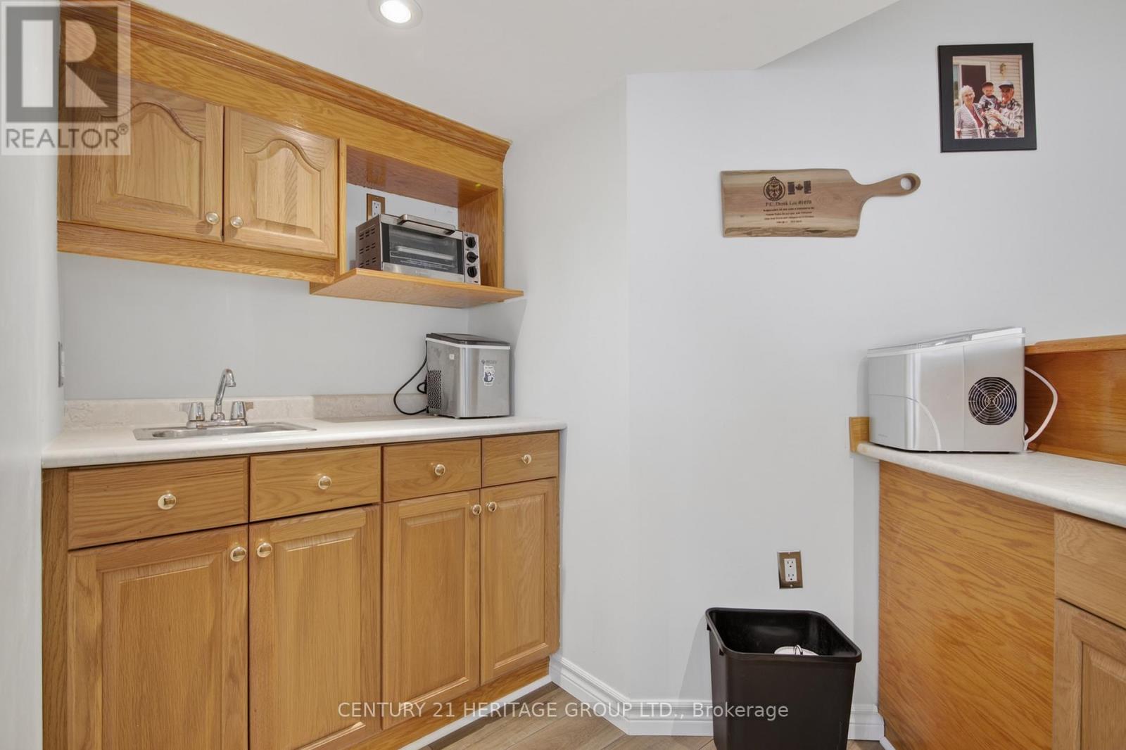 1858 EMERALD COURT - 34