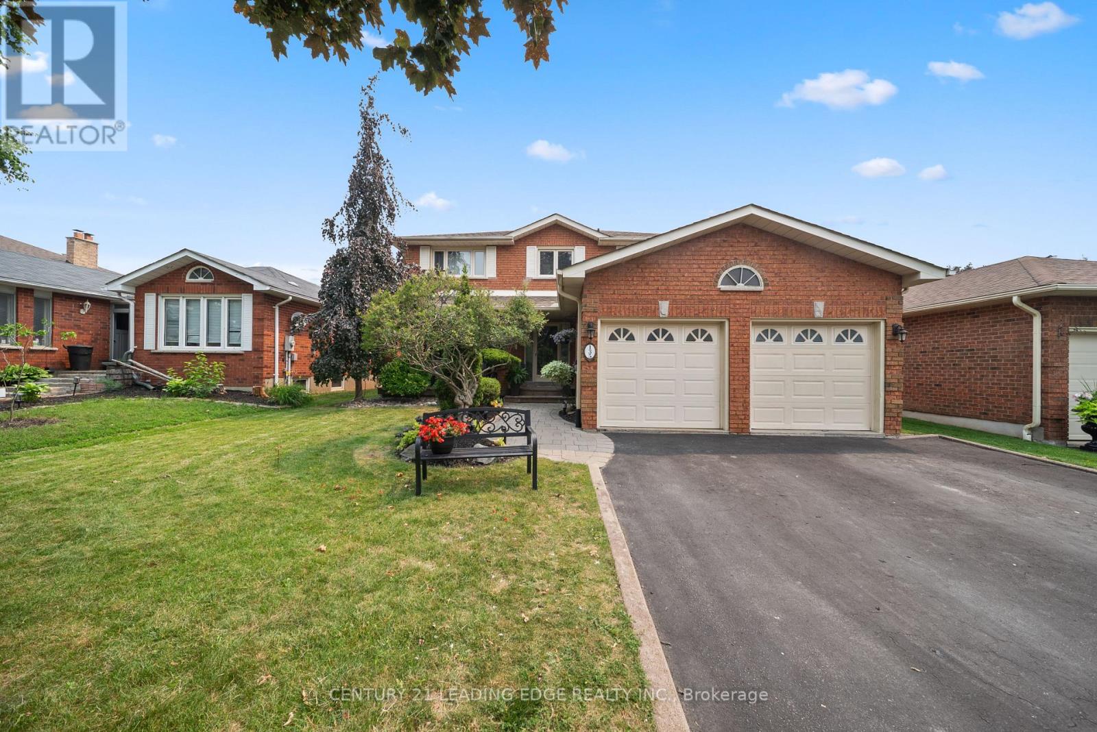 135 ASPEN CRESCENT - 1