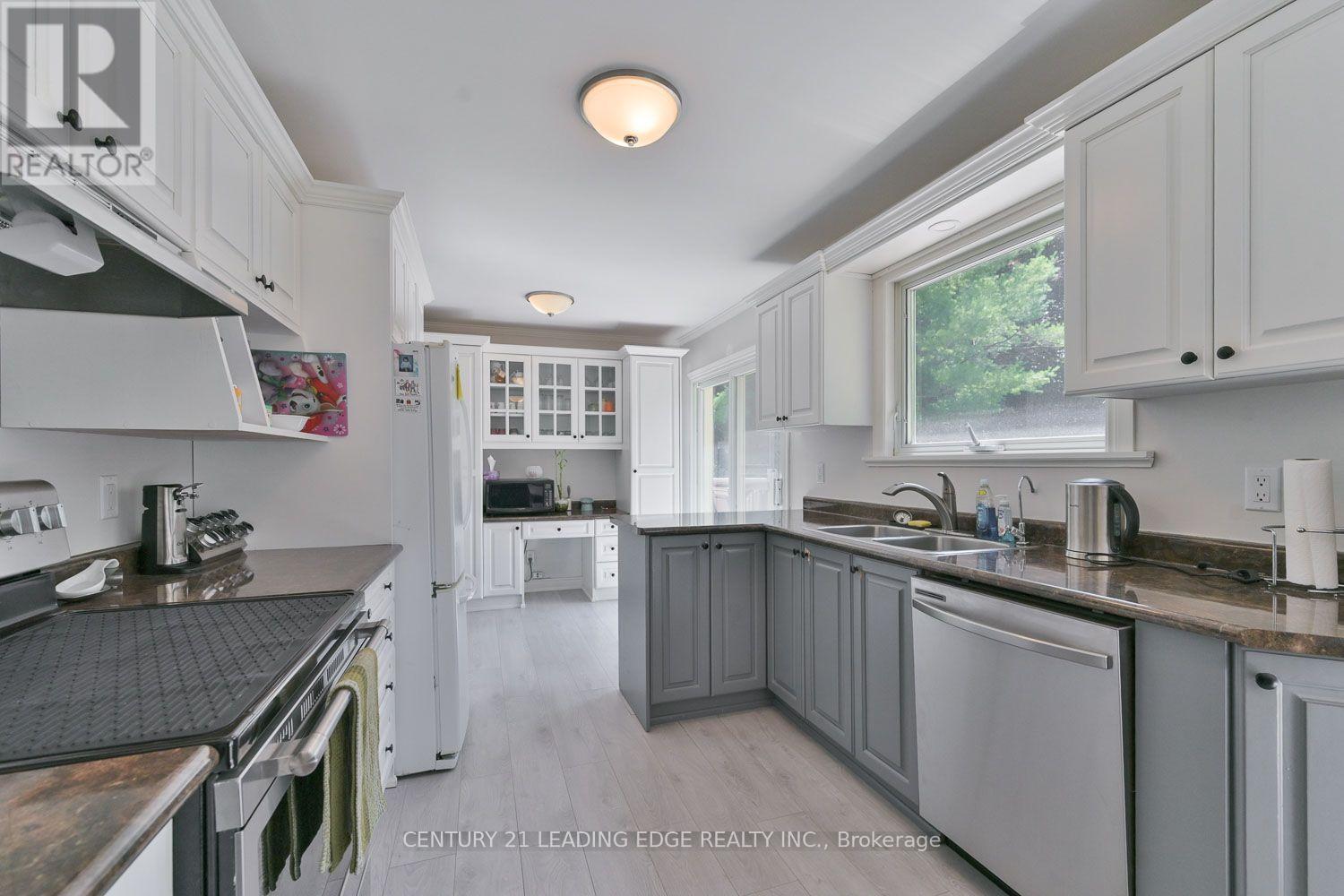 21 JONATHAN STREET - 11