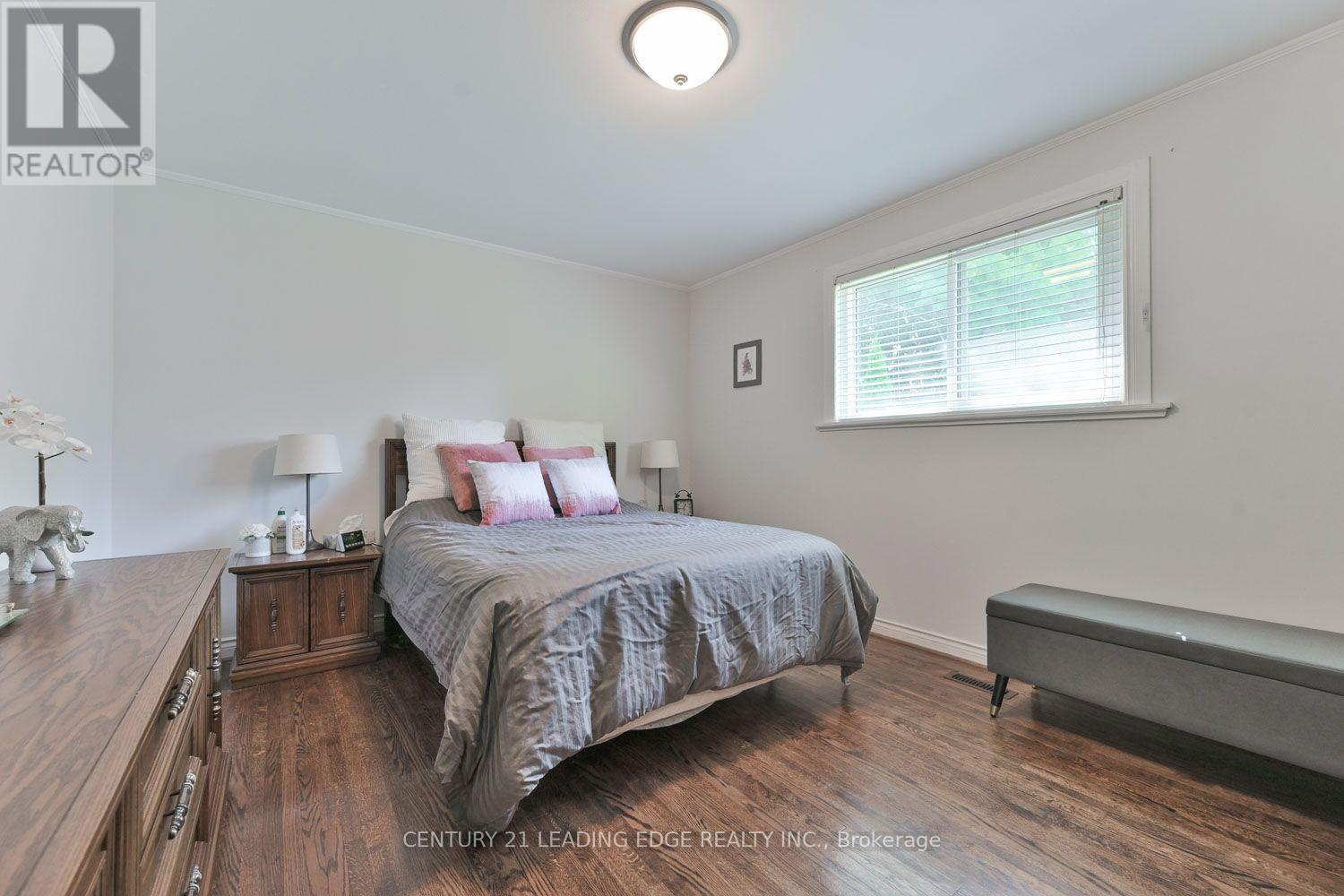 21 JONATHAN STREET - 17