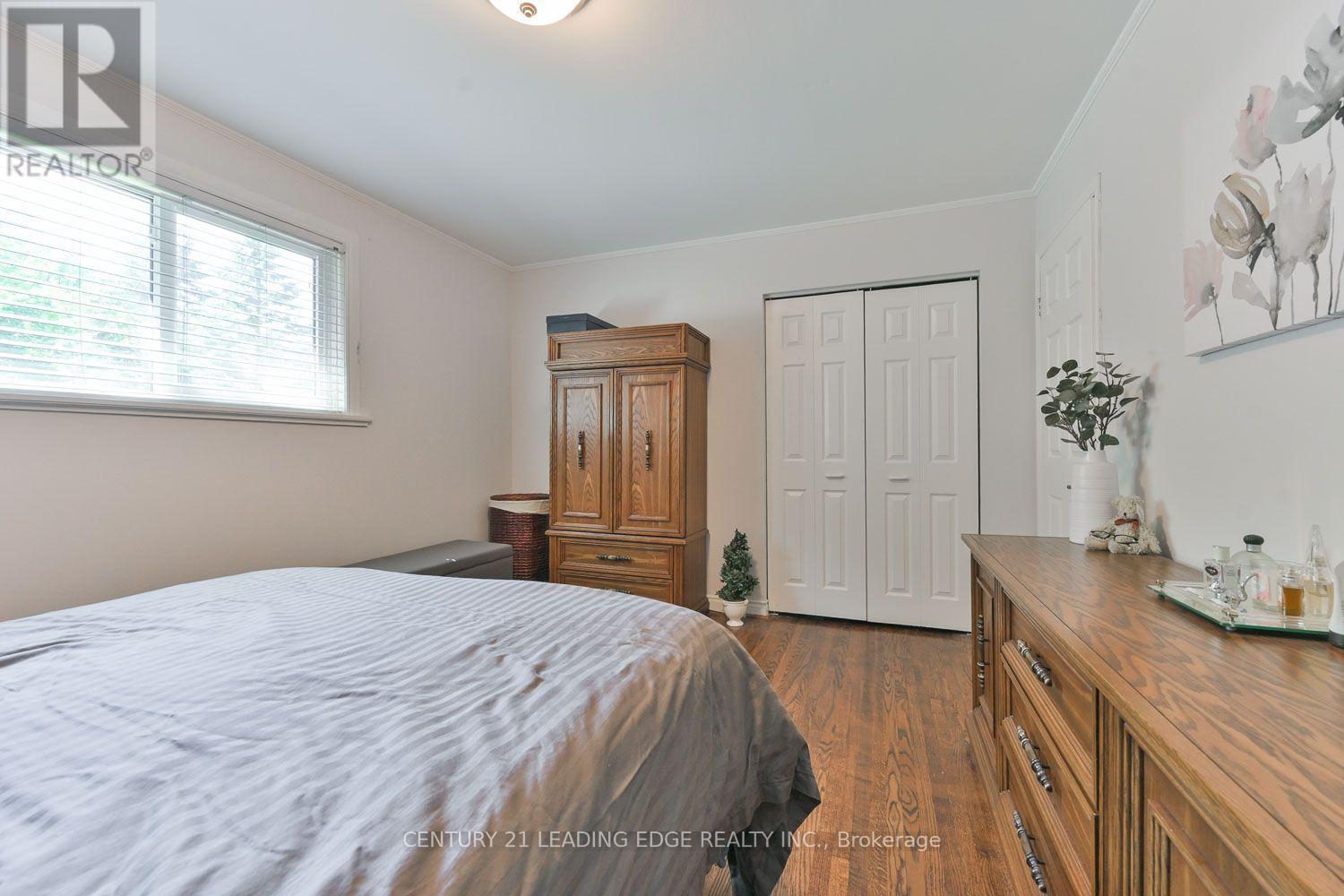 21 JONATHAN STREET - 18