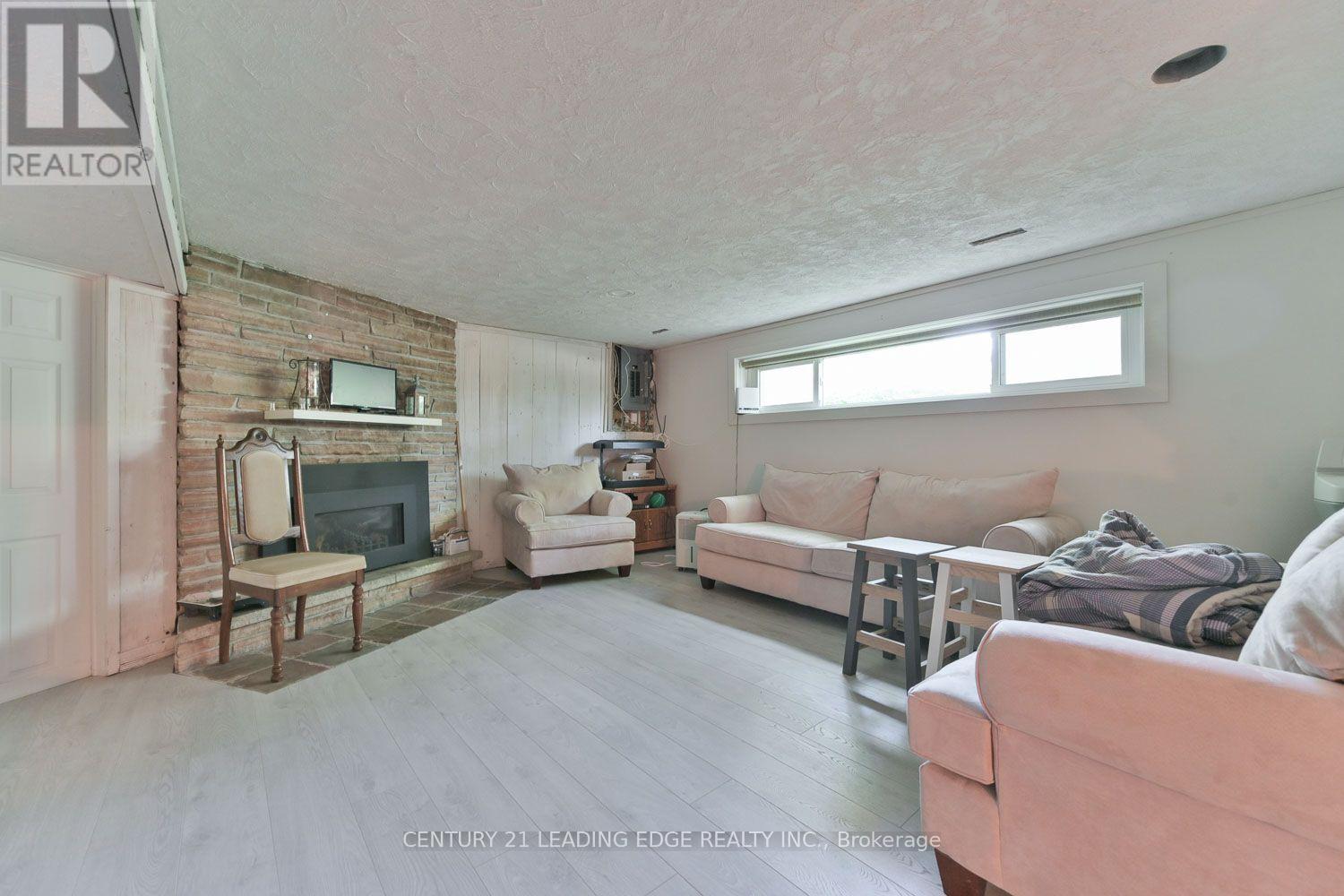 21 JONATHAN STREET - 23