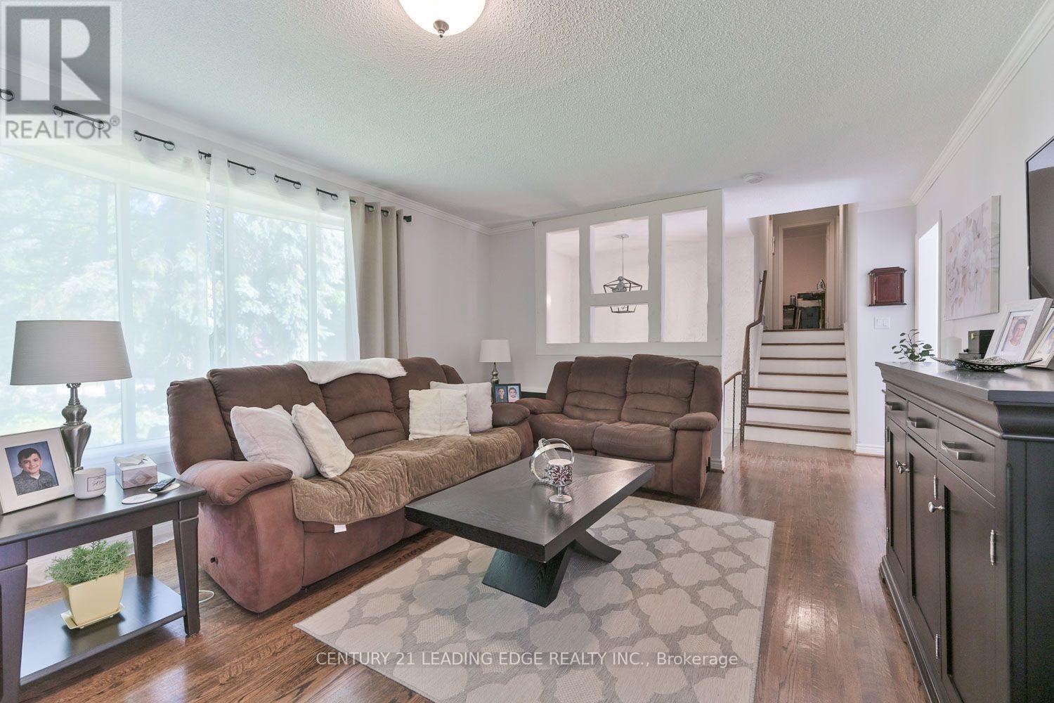 21 JONATHAN STREET - 7