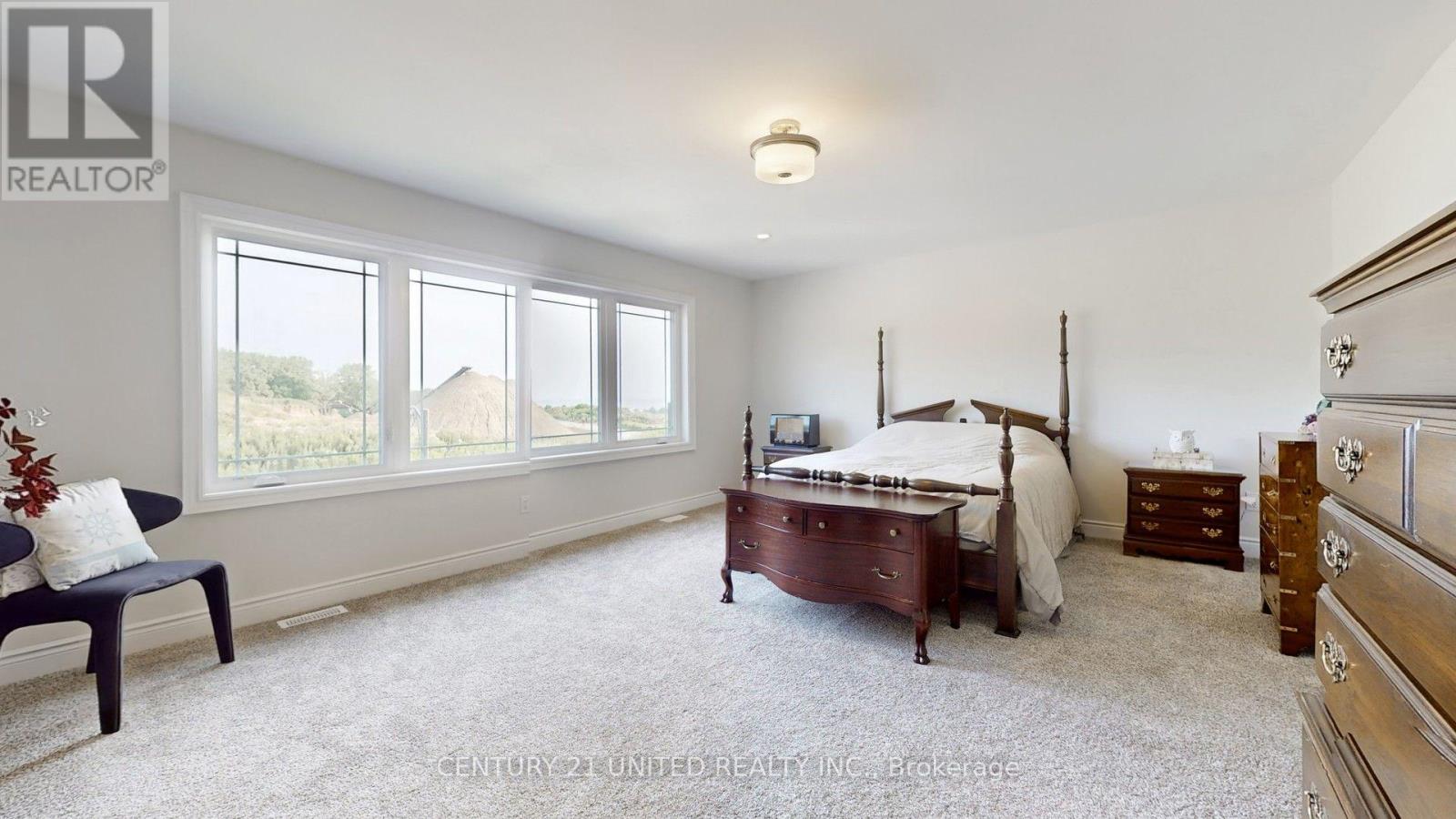 189 STRACHAN STREET - 31