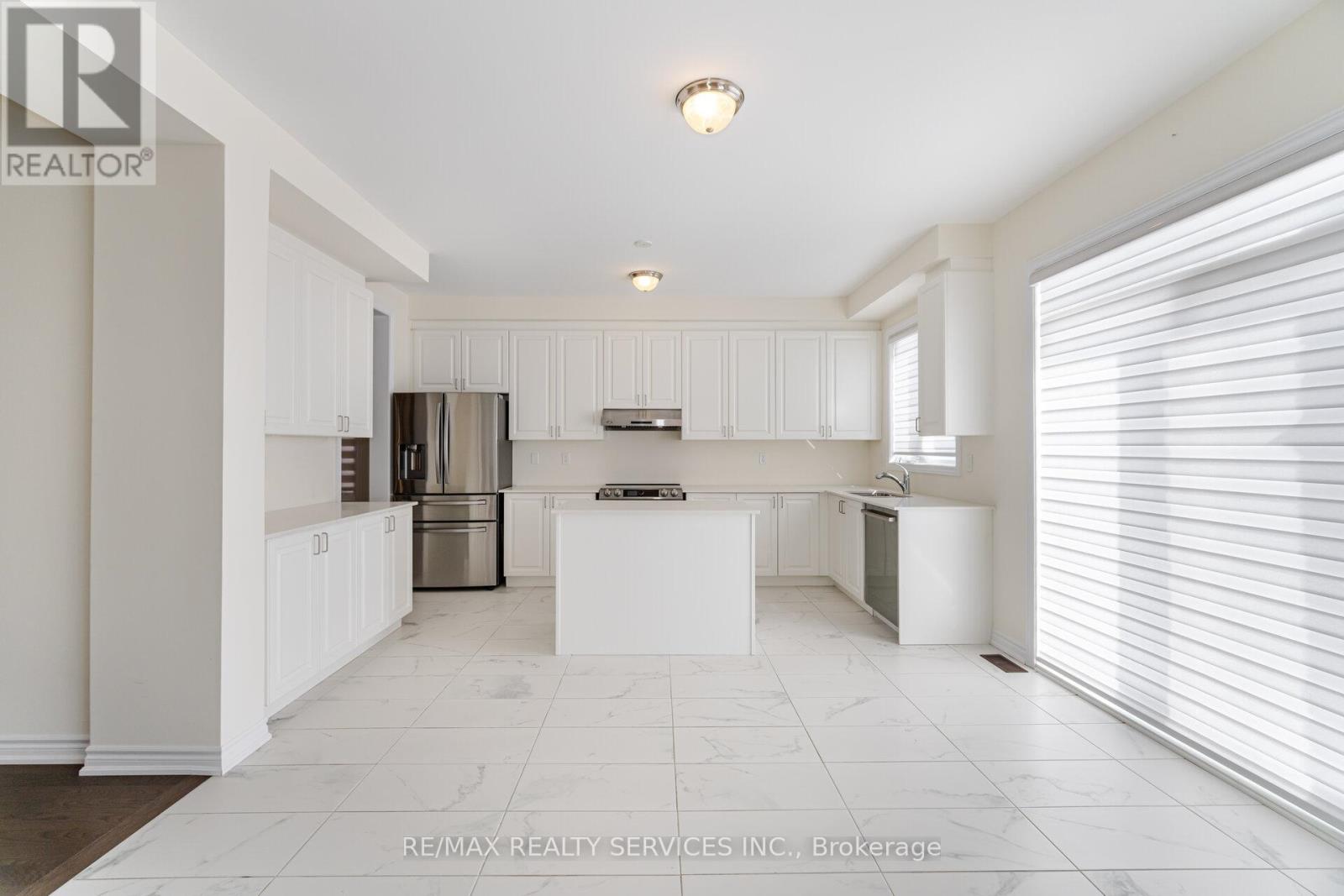 37 ROYAL FERN CRESCENT - 10