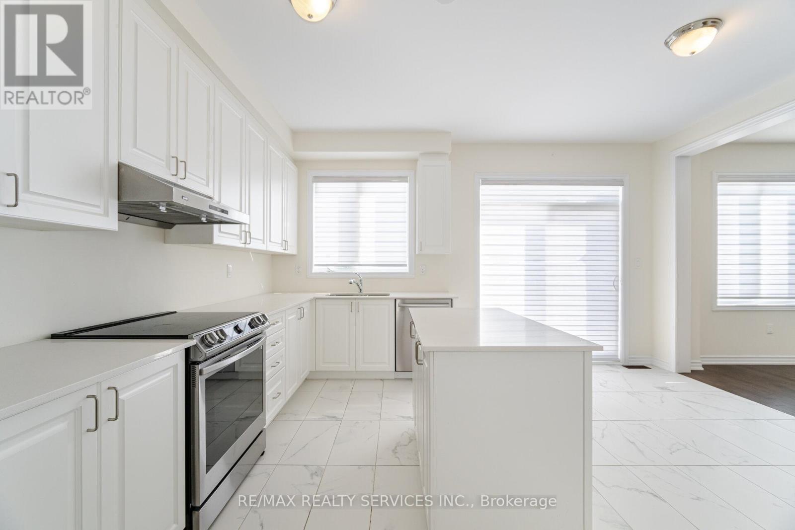 37 ROYAL FERN CRESCENT - 11