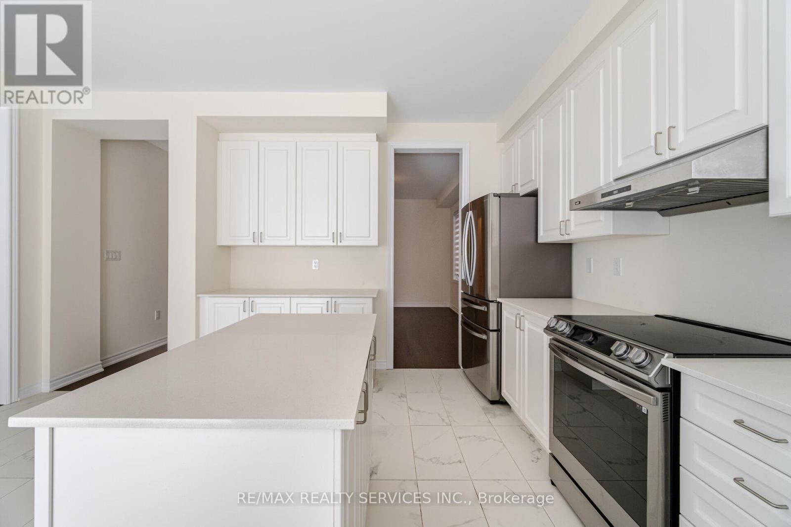 37 ROYAL FERN CRESCENT - 12