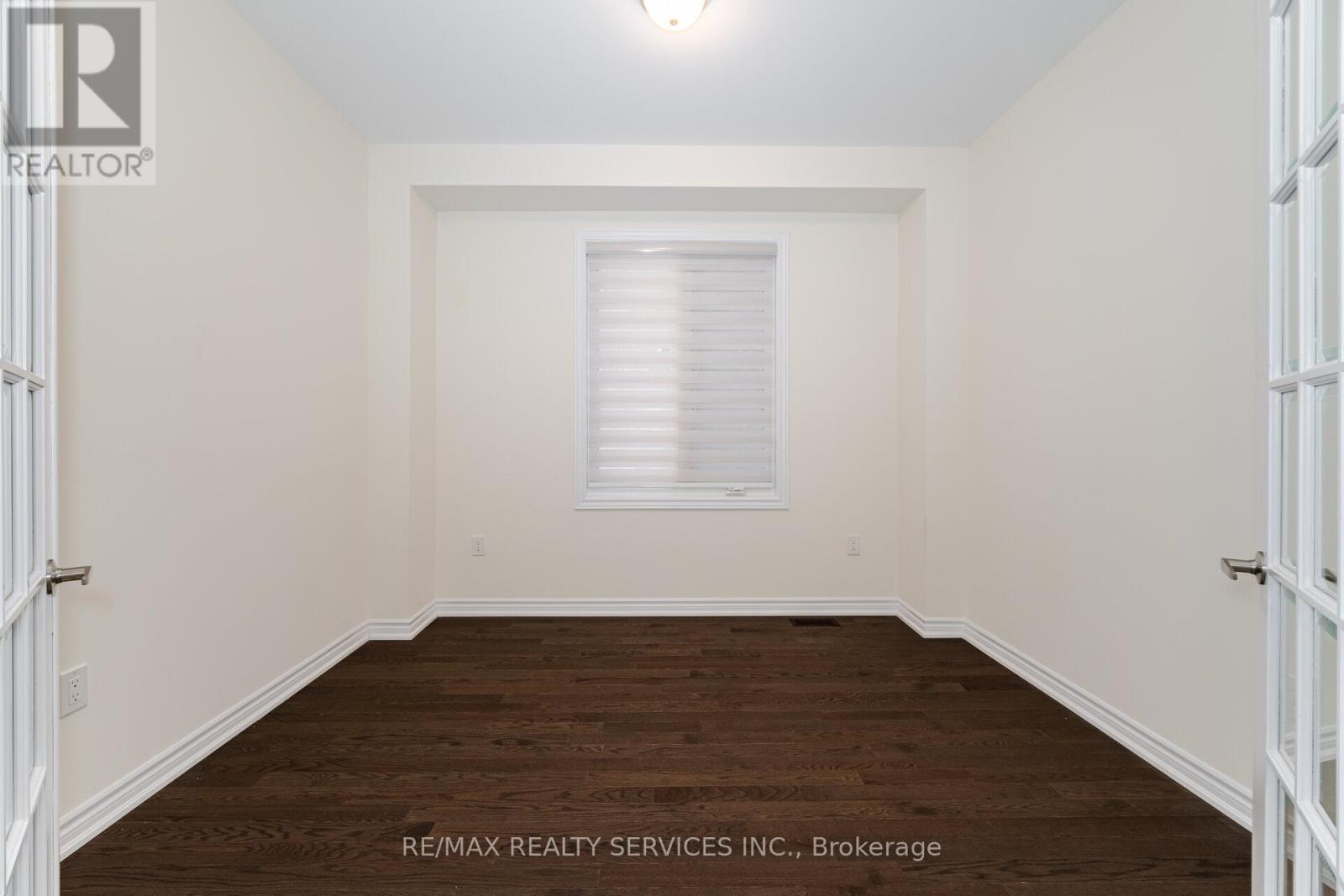 37 ROYAL FERN CRESCENT - 13