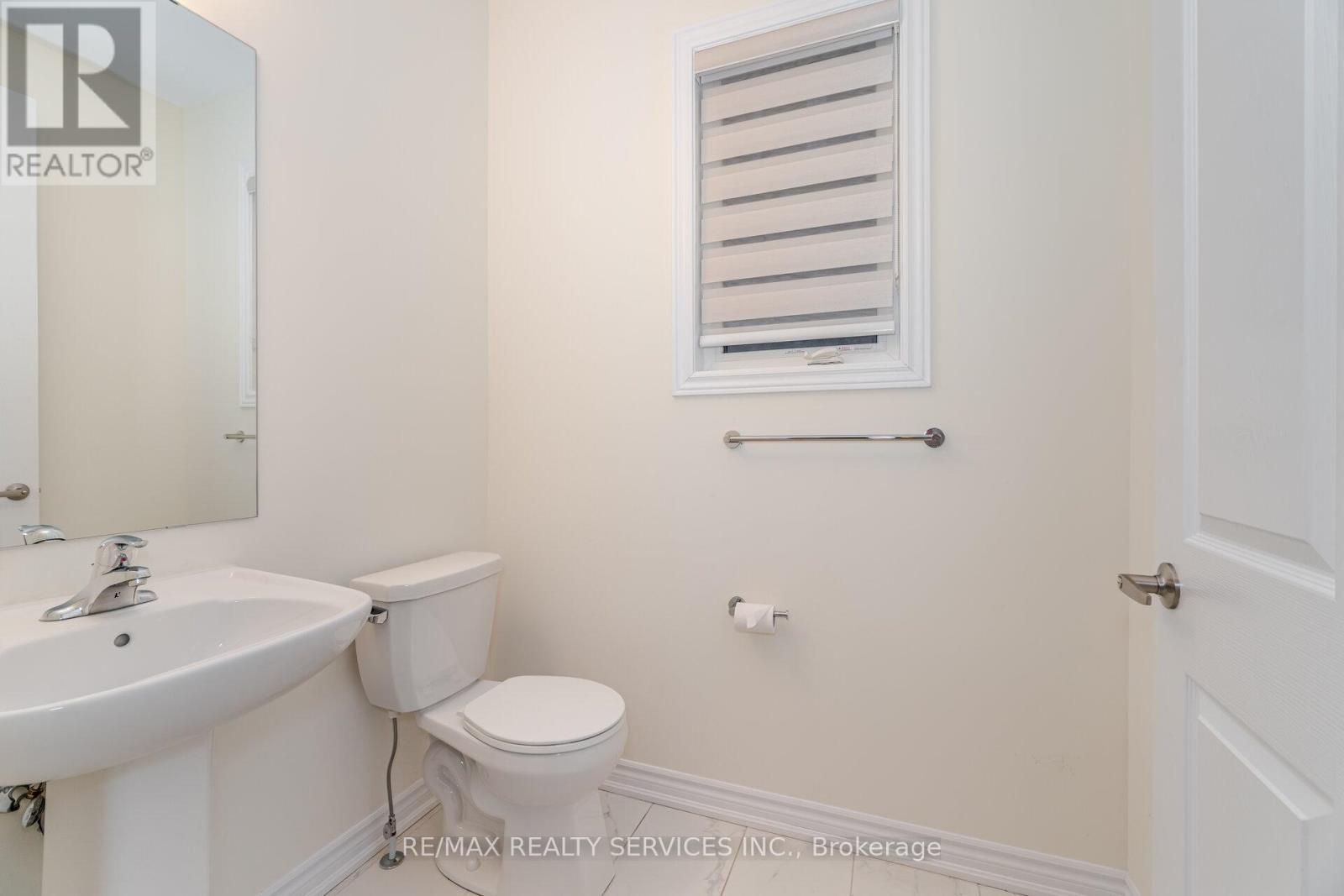 37 ROYAL FERN CRESCENT - 14